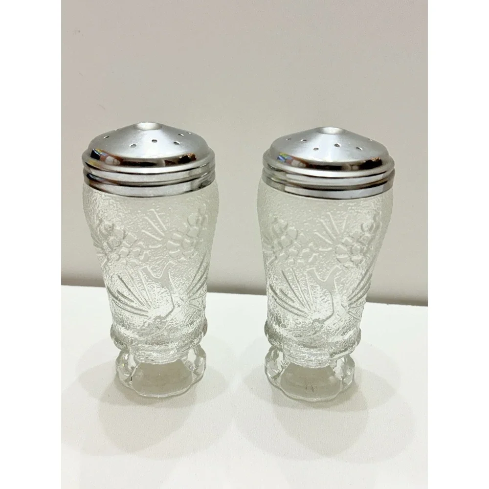 Vintage Tiara Ponderosa Pine Needle‎ & Pinecone Salt and Pepper Glass Shakers